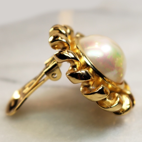 Christian Dior Pearl & Gold Clip-on Earrings ~ 22K Gold Iridescent Pearl EUC - Picture 2 of 16